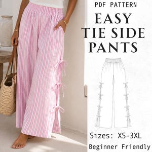 Op de afbeelding: Wijde broek met een verticaal gestreept patroon in roze en wit, een elastische tailleband en drie decoratieve strikken langs elke zijnaad. De afbeelding bevat een technische lijntekening en de tekst PDF PATTERN EASY TIE SIDE PANTS.