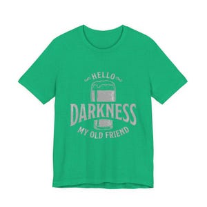Camiseta estilo Guinness "Hola, oscuridad, mi viejo amigo" (Bella Canvas) imagen 9