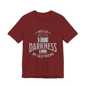 Camiseta estilo Guinness "Hola, oscuridad, mi viejo amigo" (Bella Canvas) imagen 17