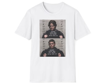 Camiseta Supernatural con foto policial de los hermanos Winchester, Sam y Dean, regalo para fans (Gildan Softstyle)
