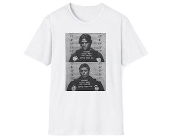 Camiseta Supernatural con foto policial de los hermanos Winchester, Sam y Dean, regalo para fans (Gildan Softstyle)