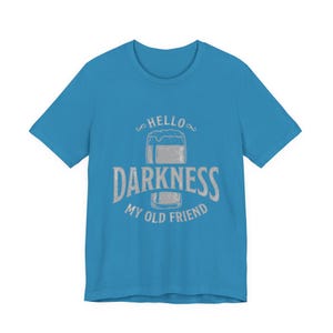 Camiseta estilo Guinness "Hola, oscuridad, mi viejo amigo" (Bella Canvas) imagen 11