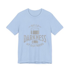 Camiseta estilo Guinness "Hola, oscuridad, mi viejo amigo" (Bella Canvas) imagen 12