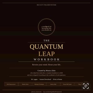 Op de afbeelding: Een donkerbruin werkboek getiteld "The Quantum Leap Workbook" met gouden letters. De omslag bevat de tekst "Rewire your mind. Reset your life." en "Created by Monica Zelin". Extra tekst omvat "30+ pagina's", "Instant Download" en "Print at Home".