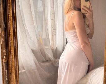 Camisón de encaje vintage talla S–M, vestido lencero romántico, lencería suave y femenina.