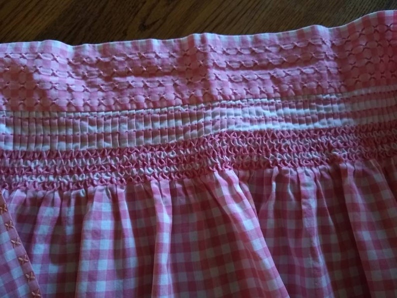 Pretty APRON Very Special. Pink and White with Chicken Scratch Stitch and Smocking Stitch.