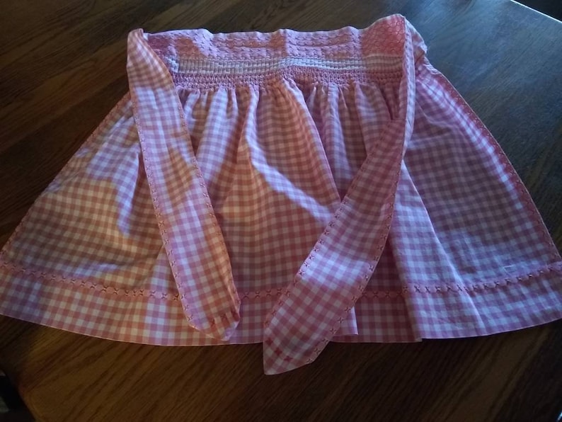 Pretty APRON Very Special. Pink and White with Chicken Scratch Stitch and Smocking Stitch.