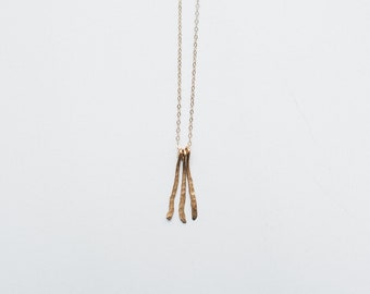 The Luna III Necklace. minimalist necklace. gold dainty necklace. gold necklace. casual necklace. small necklace.