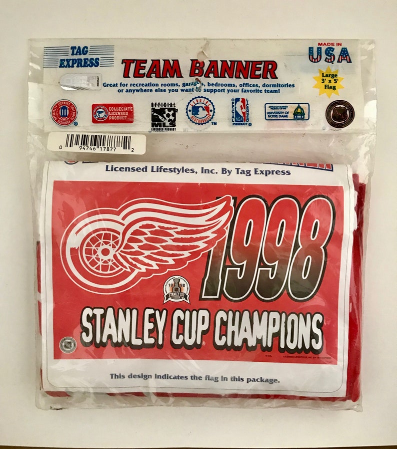 Souvenir Detroit Red Wings 1998 Stanley Cup Championship Hockey Team Banner Red Wings Flag.