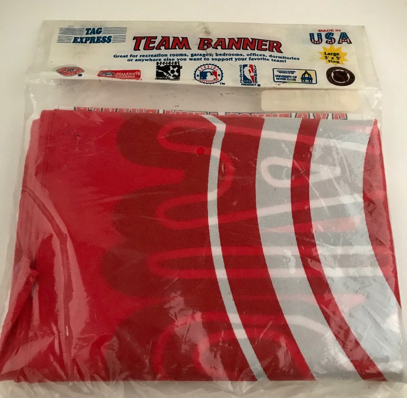 Souvenir Detroit Red Wings 1998 Stanley Cup Championship Hockey Team Banner Red Wings Flag.