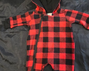 Handgemaakte NIEUWE outfit met capuchon voor pasgeborenen