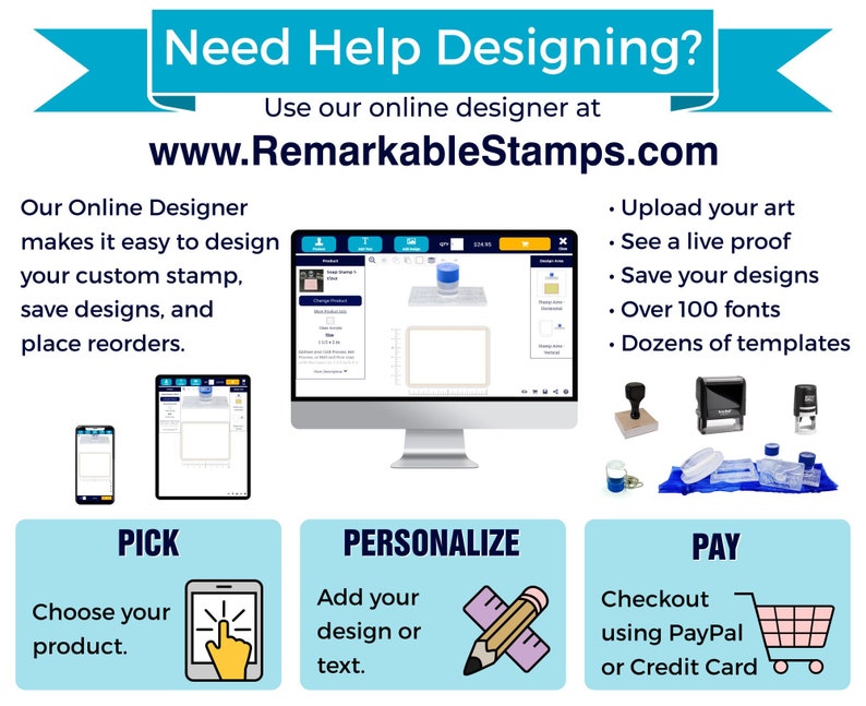 Pu&ograve; includere: Immagine promozionale per i servizi di progettazione di timbri online. Il testo include "Need Help Designing?" e l'indirizzo del sito web. Mostra un computer, un tablet e un telefono che mostrano l'interfaccia di progettazione. Passaggi: scegli, personalizza e paga.