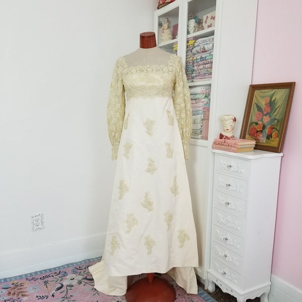 Vintage 1960's Cream Wedding Dress with Lace Appliques And Seed Pearl Beading Watteau Bow Back / Montaldo's / XS to Small