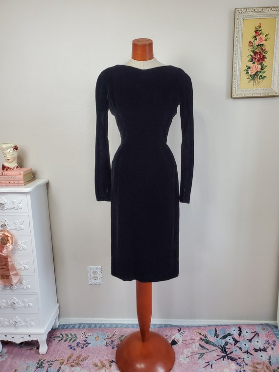 Vintage 1950's Black Velvet Wiggle Dress Long Sle… - image 4