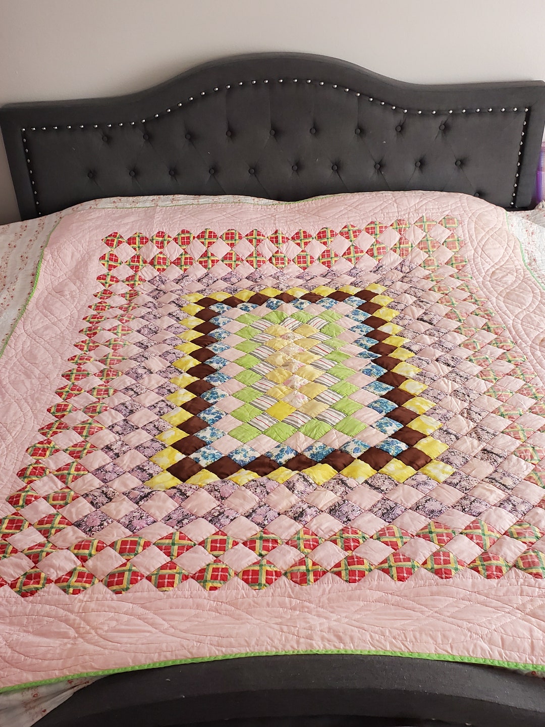 Vintage 1950's / 60's Pink Trip Around the World Square Patch Quilt ...