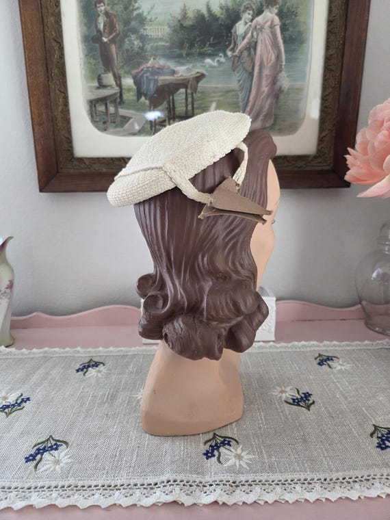 FUN 1950s\' DESIGNER GENE DORIS HONEYCOMB IVORY FABRIC HAT WITH BEAUTIFUL FOLDS Gene Doris Hats for Women on Sale up to 90% Off: Poshmark main image 2