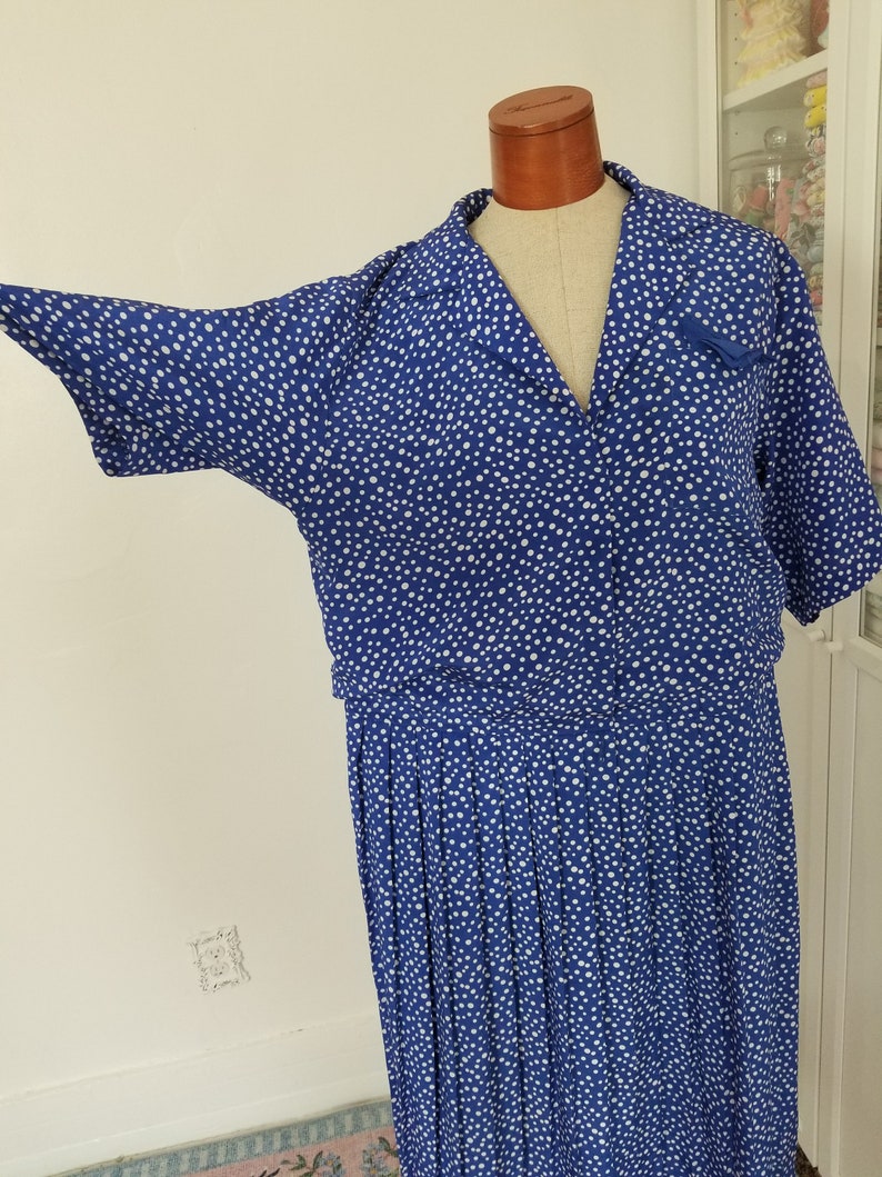 Vintage 1980's Blue And White Polka Dot Day Dress With Pleated Skirt 40's Style Dress / BGB Plus / XL to XXL image 5