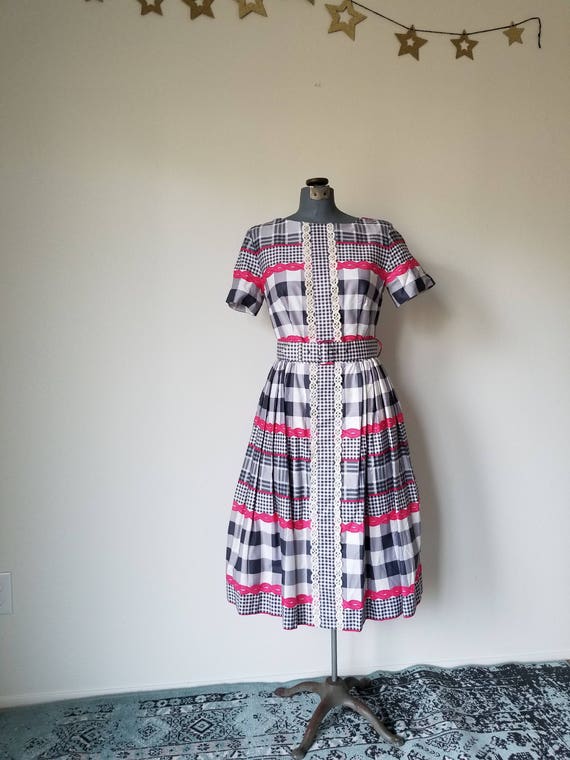 Vintage 1950's/1960's Pink, White, and Blue Check… - image 1