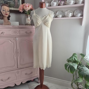 Sweet Nothings | Vintage 1950&#39;s / 60&#39;s Beige Lace Nylon Slip | Munsingwear | Small to Medium Size 36