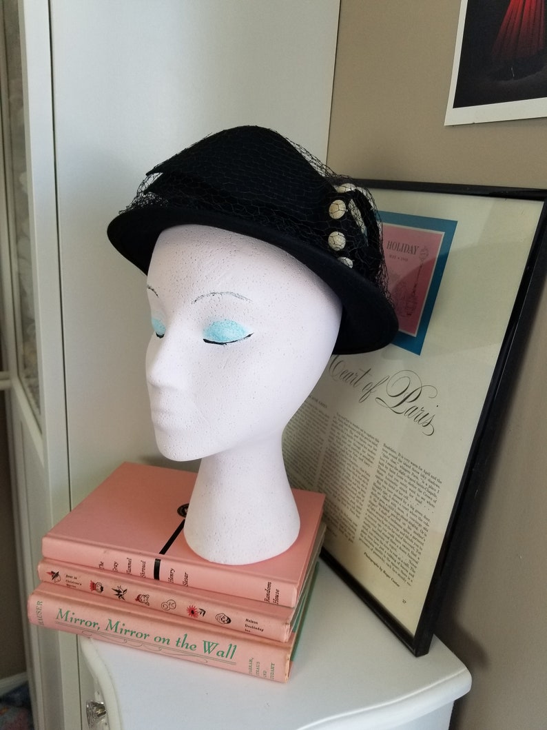 Vintage 1940's Black Wool Felt New York Creations Topper Hat image 3