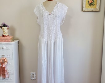 Vintage 1980's / 90's White Stretch Lace Top Balletic Nightgown With Tiny Pink Rosebud Deadstock Quiet Moments | XXL Size 3X