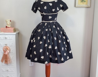 Vintage 1950's Black And White Daisy Floral Cotton Day Dress | Daydream | XS to Small