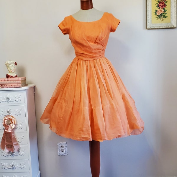 Robe orange Dreamsicle | Robe orange en mousseline de soie des années 50, corsage drapé plissé et robe de soirée évasée du milieu du siècle | XS à petit