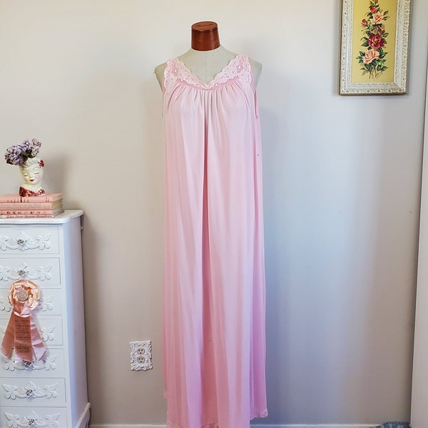 Sweetest Dreams | Vintage 1960's Pink Lace and Rosebud Trim Nylon Nightgown | Shadowline | Large