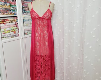 Vintage 1970er Himbeerrotes Maxi-Nachthemd | Twilight Trysts | Mittel