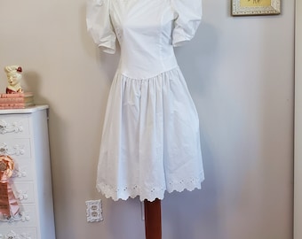 Pretty As A Picture | Vintage 1980's White Cotton Blend Scalloped Lace Hem Dress With Puffed Sleeves | Picture Me | Small