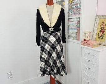 Vintage 1970's / 80's Black And White Plaid Wool Blend Pleated Skirt / Rrrruss / Small