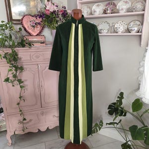 green emerald velvet dress Hunter Green Lace Dress – Addictive Apparel main image 1