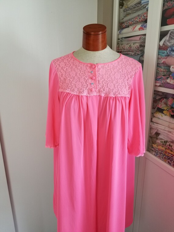 Vintage 1950's/1960's Hot Pink Nylon Peignoir Rob… - image 2