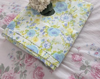 Vintage 1960's Mid Century Blue Daisy Spring Floral Fashion Manor Percale Cotton Poly Blend Twin Flat | Vintage Fabric Mid Century Floral