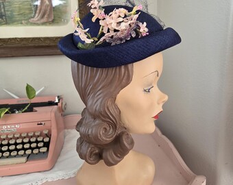 1940-50s Easter Hat New York Creations Navy Blue Straw Pink Satin Twist Trim Vintage 40 main image 4