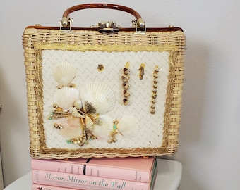 Icono de verano / Bolso de mano estilo caja de mimbre vintage de los años 50/60 con decoración de conchas marinas / Princesa encantadora de ATLAS