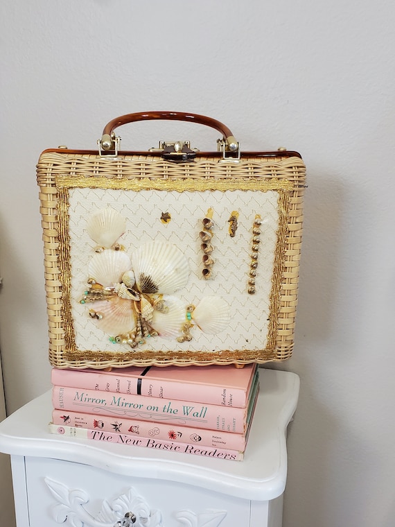 Summer Icon | Vintage 1950's / 60's Wicker Style Box Bag Seashell
