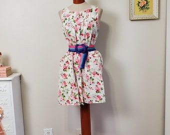 Vintage 1950's / 60's Pink Rose Floral Bouquet House Dress Apron Smock Button Front | Medium