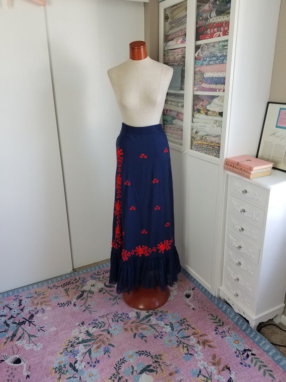 Vintage 1960's Dark Blue and Red Embroidered Folk… - image 1