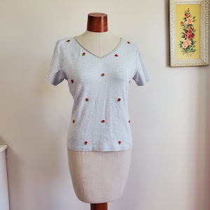Vintage 1990&#39;s / Y2K Grey Cotton Shirt Velvet Trim Red Rosettes | Liz Caliborne Lizwear Baby Tee | Medium to Large