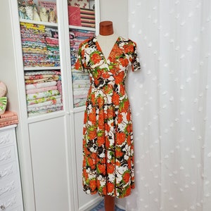 Vintage 1970&#39;s Jersey Dress With Gold Details Red Green Black / Forties Style Dress / Small to Medium
