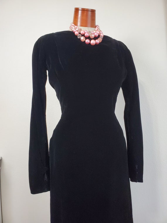 Vintage 1950's Black Velvet Wiggle Dress Long Sle… - image 2