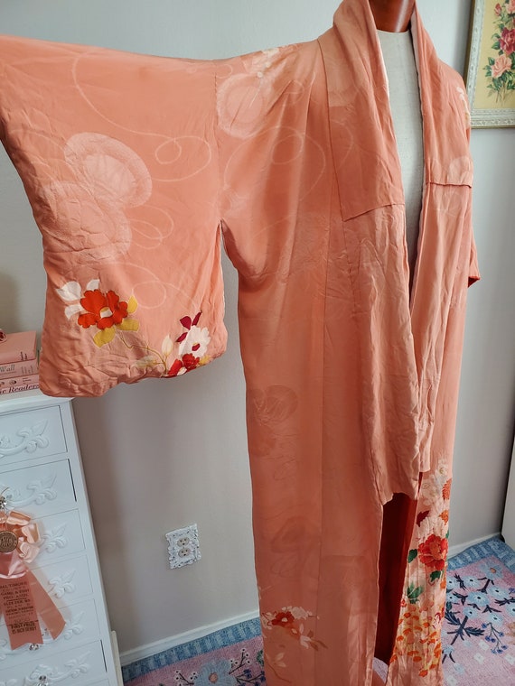 Vintage 1940's Peach Floral Silk Kimono Robe Peon… - image 1