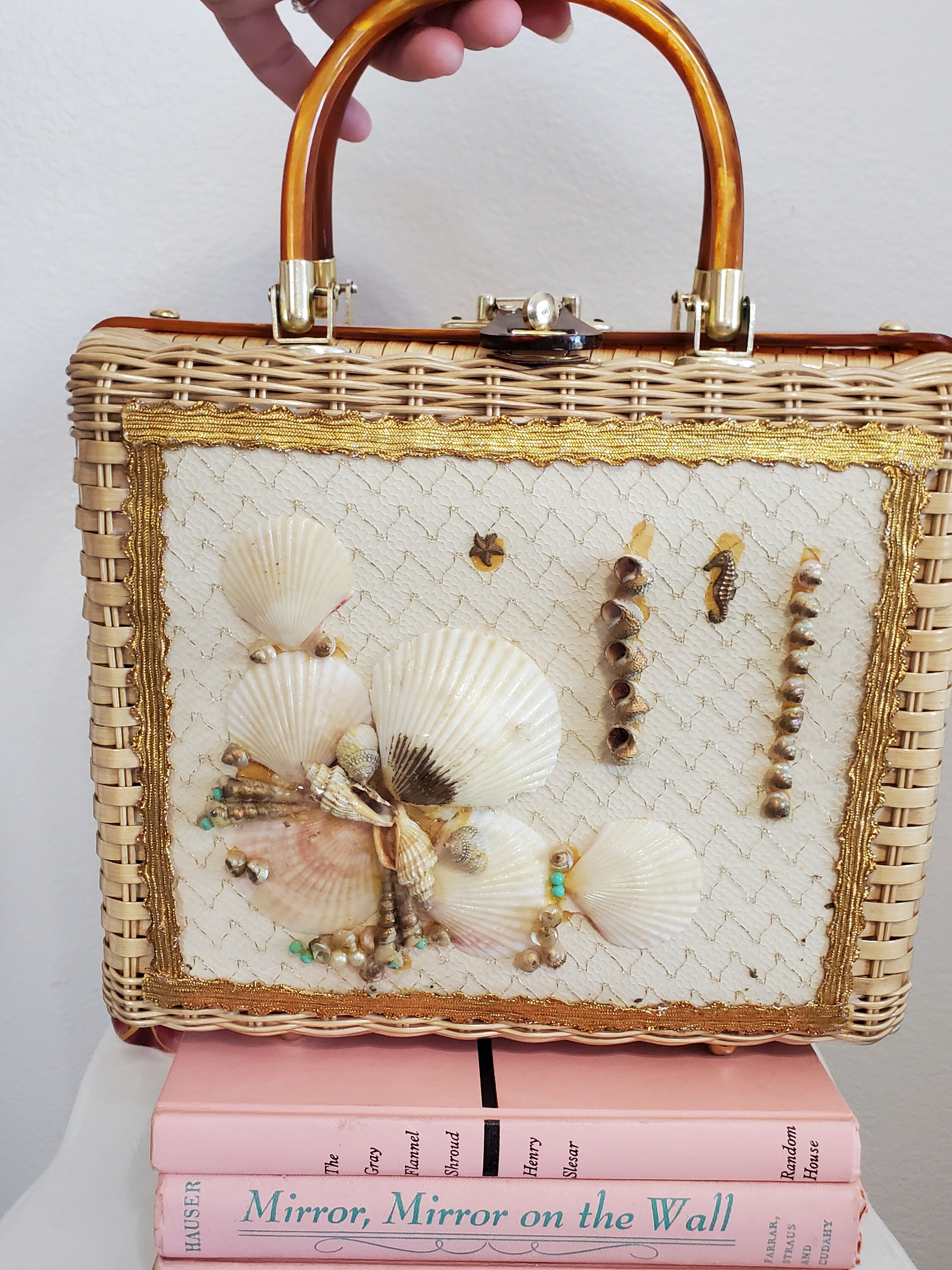 Summer Icon | Vintage 1950's / 60's Wicker Style Box Bag Seashell