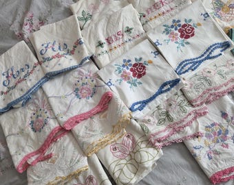 Lote de fundas de almohada bordadas vintage de los años 50 / 10 pares, 1 individual, 21 fundas de almohada para manualidades o reventa / Tal cual