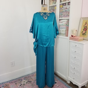 VIntage 1970&#39;s / 80&#39;s Turquoise Blue Satin Pajama Loung Set Lace Insets / Victoria&#39;s Secret Crown Label