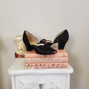 Satin Slippers | Black 1940&#39;s /50&#39;s Satin Boudoir Slippers by Daniel Green | Size 5 or 6 3A55