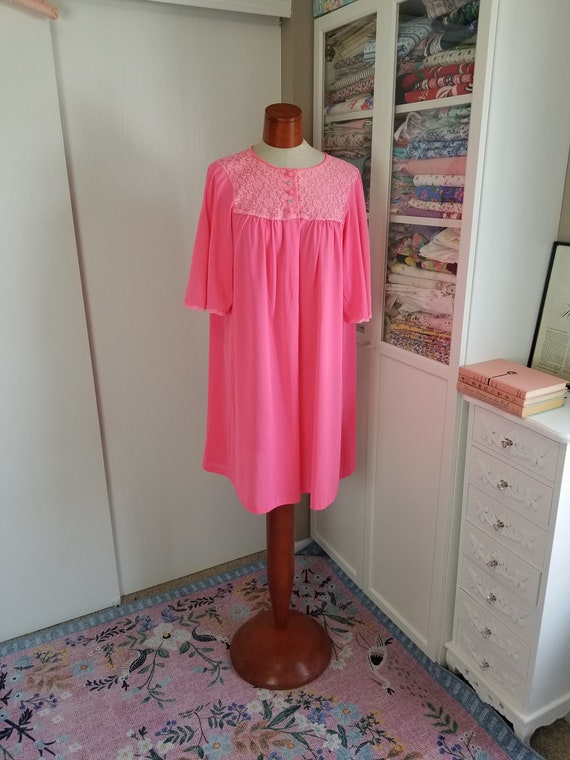 Vintage 1950's/1960's Hot Pink Nylon Peignoir Rob… - image 1