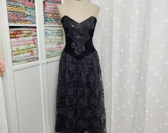 Vintage 1980's Black Velvet And Lace Corset Style Party Dress  Bow Back | Scott McClintock | Large