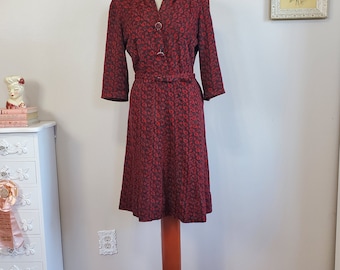 Hallway Cutie | Vintage 1950's Red and Grey Knit Day Dress Paisley Print With Matching Belt | A Lady Petite Fashion | Large to XL